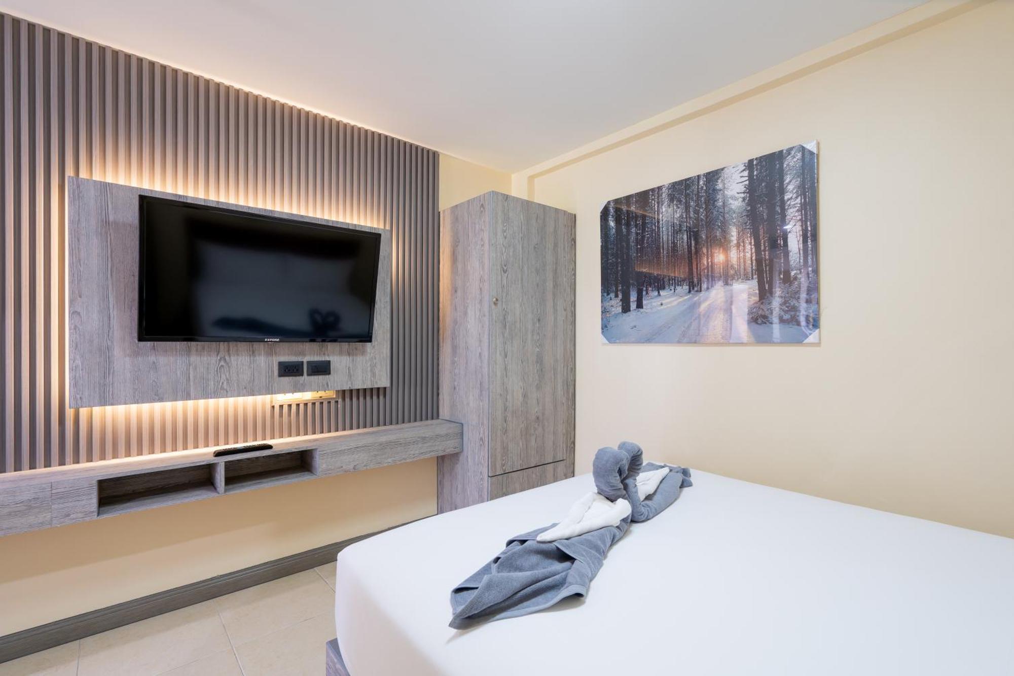 Square One Hotel Patong Zewnętrze zdjęcie